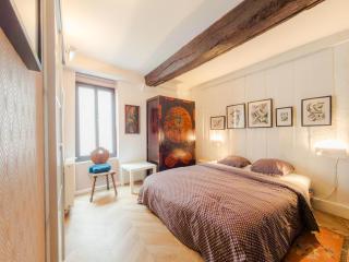 Independent Master suite, 18th century home - 9