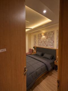 The Golden Nest Aesthetic & Comfy Stay - 4
