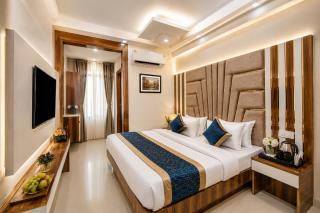 Hotel Star Villa City Centre Connaught Place - Airport Pick Up & Drop - 9
