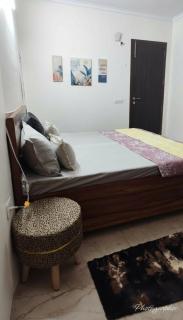 Balcony Studio near Max Hospital & Select Citywalk - 4