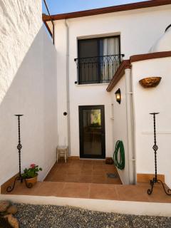 Radika Guesthouse Stone House with Courtyard in the Center - 9