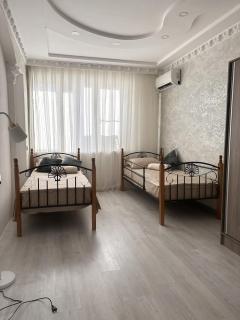 City Center Spacious 2-Bedroom Apartment for 4 Guests, Mirabad District - 2