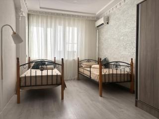 City Center Spacious 2-Bedroom Apartment for 4 Guests, Mirabad District - 4