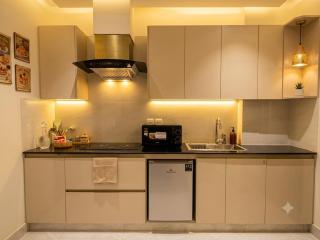 Noir, 1BR, Gulberg, MM Alam, Self-check-in, Pool - 3
