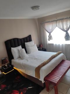 Luxury Boutique Apartment Near Wonderboom Airport & Mall - 7