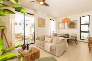 Spacious villa with private pool, 10 minutes from the ocean - 0