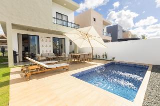 Spacious villa with private pool, 10 minutes from the ocean - 1