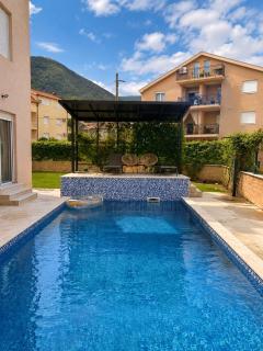Apart-pool Tivat - 9