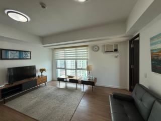 Elegant 1BR Unit in Abreeza Place T1 - 5