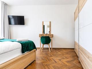 Convenient 3-BR Apartment 15 Min to Landstraße Hub - 1