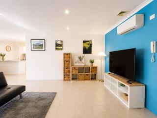 City Explorer Base 3BR&2 Floors&Walk to Mall & Airport Transit - 2