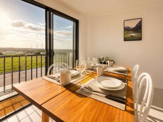 City Explorer Base 3BR&2 Floors&Walk to Mall & Airport Transit - 9