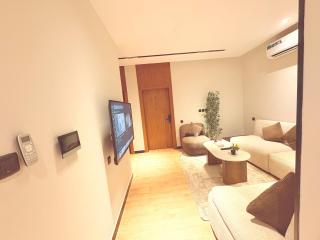 Three Master Bedroom Apartment Adjacent to University and Train - 7