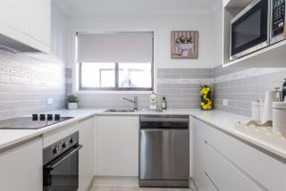 Stylish 2BR Townhouse Opposite the Park - 7