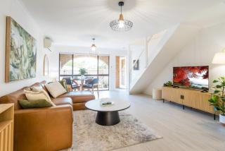 Stylish 2BR Townhouse Opposite the Park - 2