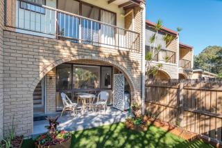 Stylish 2BR Townhouse Opposite the Park - 1