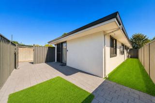 Aurora Airport House-Free Parking, Easy Transit nr Optus Stadium, casino, shopping center - 1