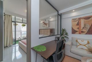 Shangri- La Residency 17th Floor Skyline Serenity luxury apartment 1713 - 3