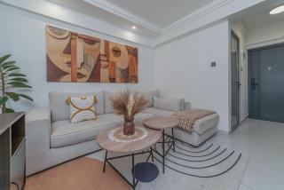 Shangri- La Residency 17th Floor Skyline Serenity luxury apartment 1713 - 8
