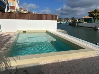 Lagoon Lounge - Waterfront villa with private pool - 2
