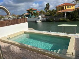 Lagoon Lounge - Waterfront villa with private pool - 1