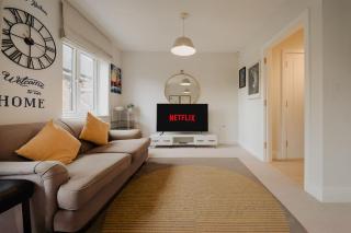 3 Bed House Business Sleeps 5 Location Wifi - 3