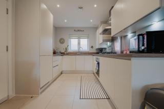3 Bed House Business Sleeps 5 Location Wifi - 1