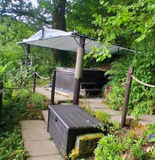 'Morris' the shepherd's hut ,woodland hot tub available, separate fee - 5
