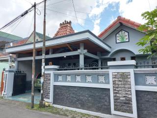 OYO 95178 Azifa Guest House - 9