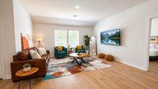 The Laredo - A Modern 4 BR house near Bentonville - 6