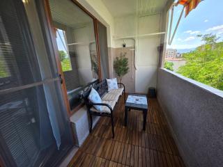 BregovStay Spacious Central Apartment Free Parking - 1