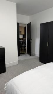 2 Bedroom Flat - 4