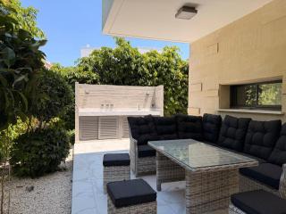 Villa "Imperial 2" with pool - 3 bedroom near mall - 8