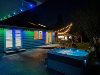 Seattle Gem: Sunroom Hottub AC Firepit EV! - 7