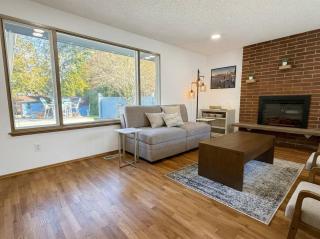 Seattle Gem: Sunroom Hottub AC Firepit EV! - 4