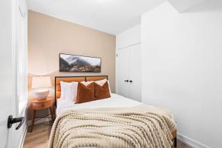 Stylish 3BR Retreat in Toronto Bloordale - 9