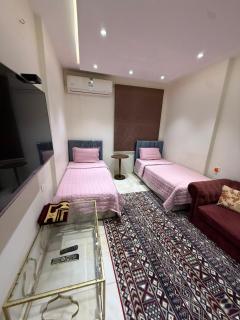 Apartment 9-Min Walk to Al Haram - 9