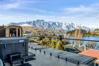 Rahiri Penthouse - Hot Tub - Sauna - Fireplace - 2