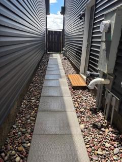 Luxury Basement suite near to YYC airport - 8