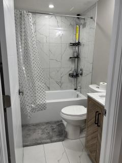 Luxury Basement suite near to YYC airport - 1