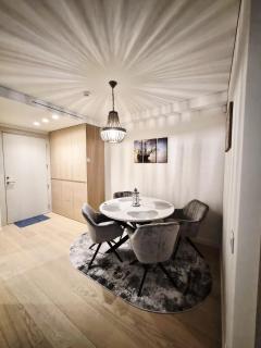 Pine Retreat by V&I - 2
