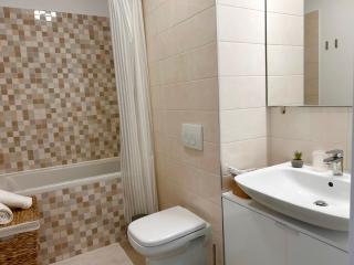 V'One - Bright & Spacious Apartment - Free Parking - 5