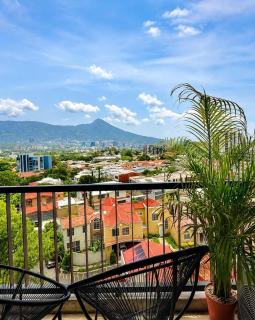 Estudio con piscina cerca de Estadio Cuscatlán y vista a volcán de San Salvador - 8