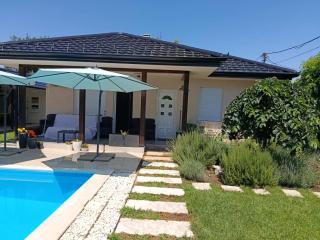 MARINA HOUSE pool & garden - 9