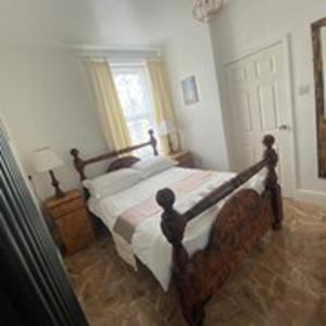 Alexander's luxury rooms all en-suite, spa bath - 1