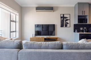 Ultra-Luxury 2BR Skyline Apartment in Sandton - 9