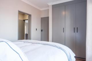 Ultra-Luxury 2BR Skyline Apartment in Sandton - 5