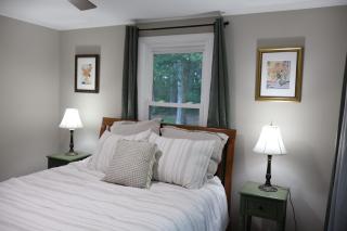Bright & Cozy Woodland Home In Foxborough - 3