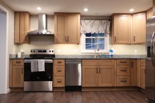 Bright & Cozy Woodland Home In Foxborough - 7