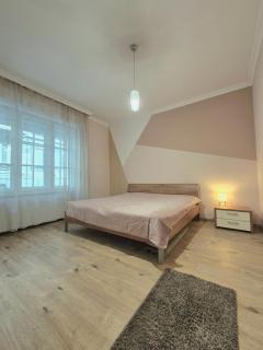 K42- Budapest Central 2 Bedroom Apartment in 7th District - 2